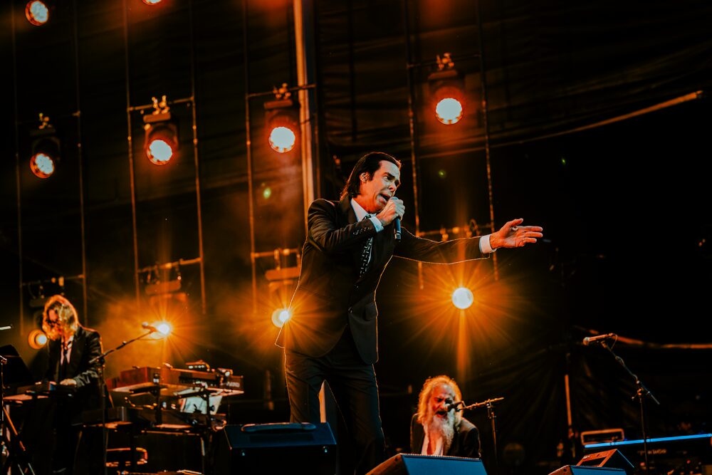 Photo Gallery: Nick Cave and The Bad Seeds + Aldous Harding – Alexandra Gardens, Melbourne (30.01.26)