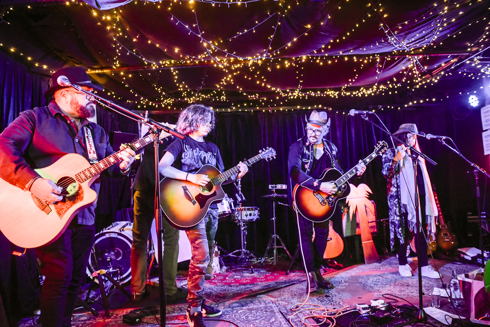 Photo Gallery: Sean Blackwell + Thom Lion – The Wheatsheaf Hotel (17.04.26)