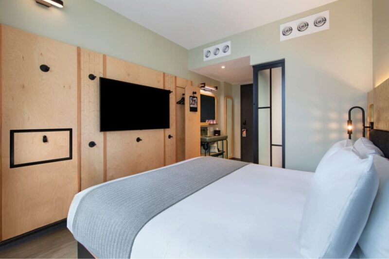 Moxy Williamsburg Room