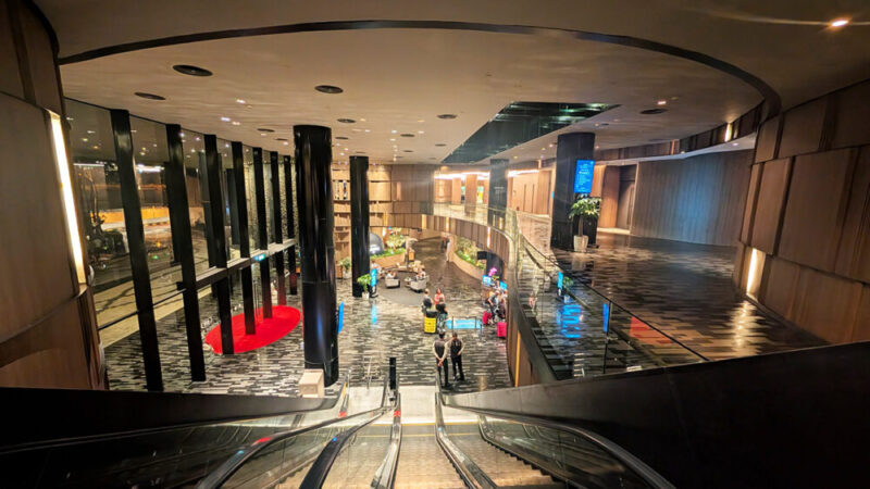 Crowne Plaza Changi Airport Lobby